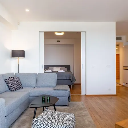 아파트 Superior Front Apt With Sauna & Balcony