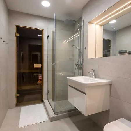 Superior Front Apt With Sauna & Balcony * 탈린