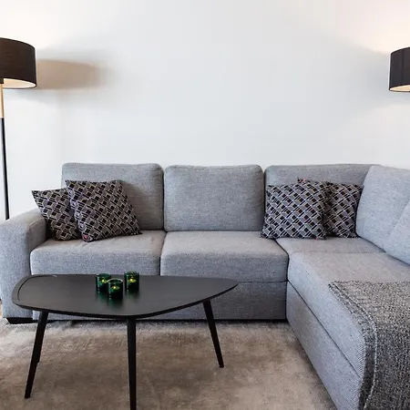 Superior Front Apt With Sauna & Balcony 아파트 *